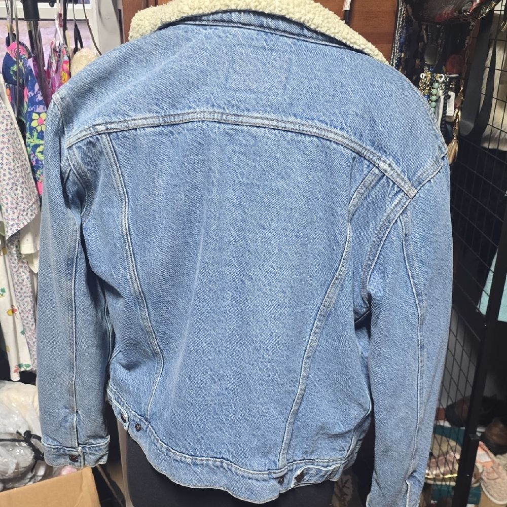 Levi's Blue Jean Jacket with Cream Collar - Picture 6 of 15